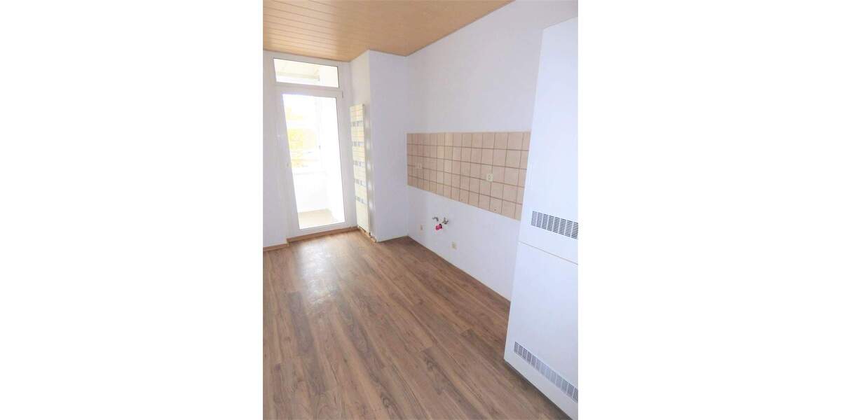 Frisch Renoviert - Schöne 3 Zi.- Whg., Bad mit Fenster, Loggia WG´s Willkommen! 3 zimmer
