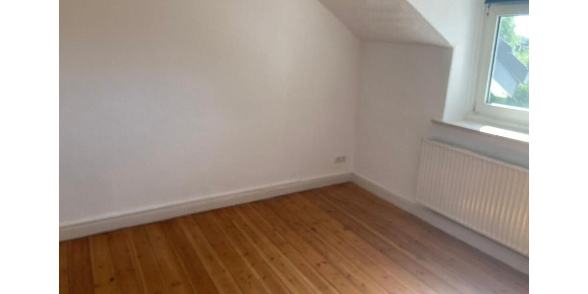 Dachgeschoßwohnung Kiel Elmschenhagen - 5 Zimmer, 105 m&sup2;, 297&euro; | Angebot:25308216