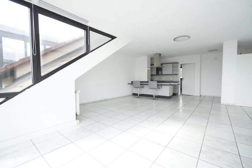 Schöne 2-Zimmer-Wohnung mit Tiefgaragenstellplatz in Seukendorf zimmer