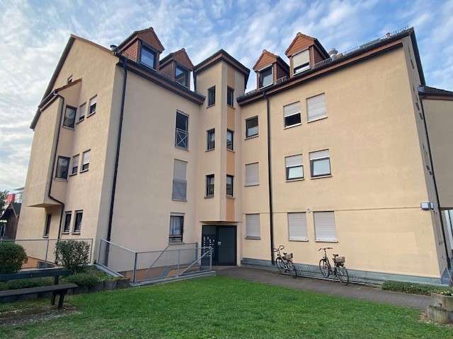 Etagenwohnung Viernheim - 3 Zimmer, 82 m&sup2;, 820&euro; | Angebot:27000465