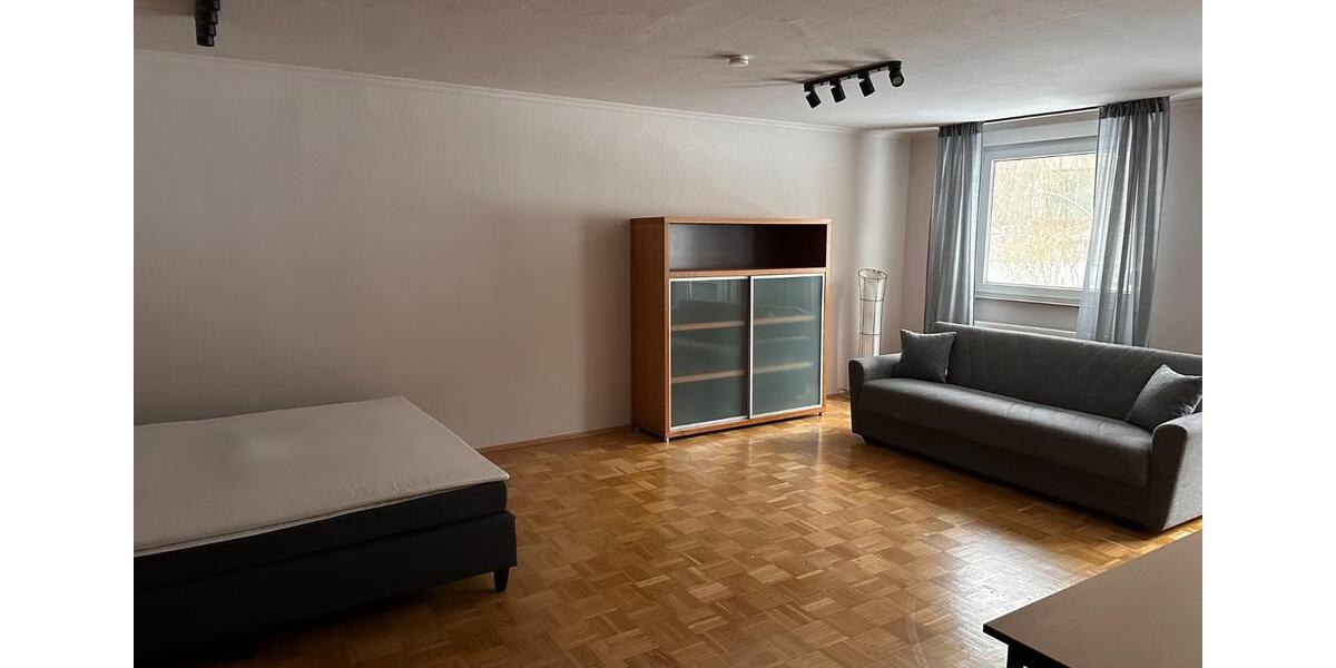 WG-Zimmer möbliert 33qm+ 36qm Gemeinschaftsbereich+ Schwimmbad 1 zimmer