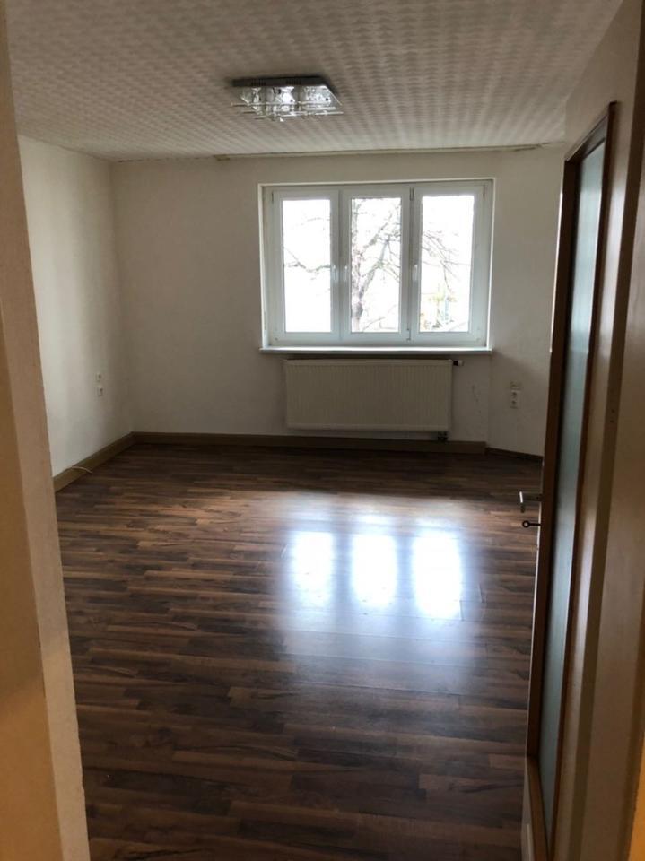 Hamburg: 50 m² 2-Zimmer-Wohnung mit Küche, Tageslichtbad & Keller