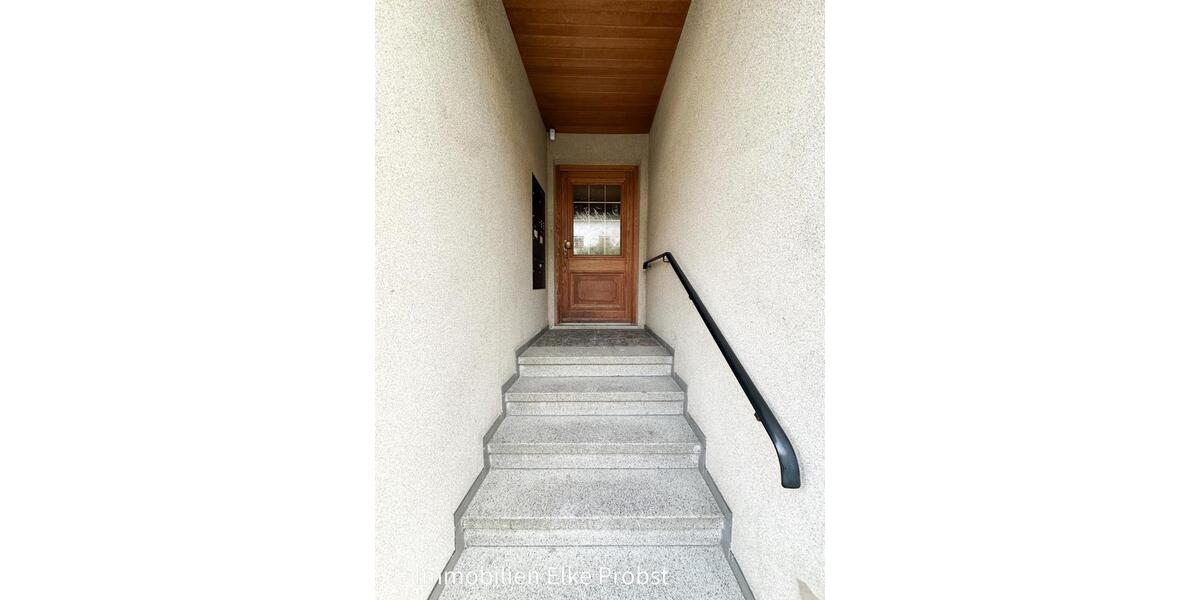 Dachgeschoßwohnung Cham - 2 Zimmer, 86 m&sup2;, 850&euro; | Angebot:25963116