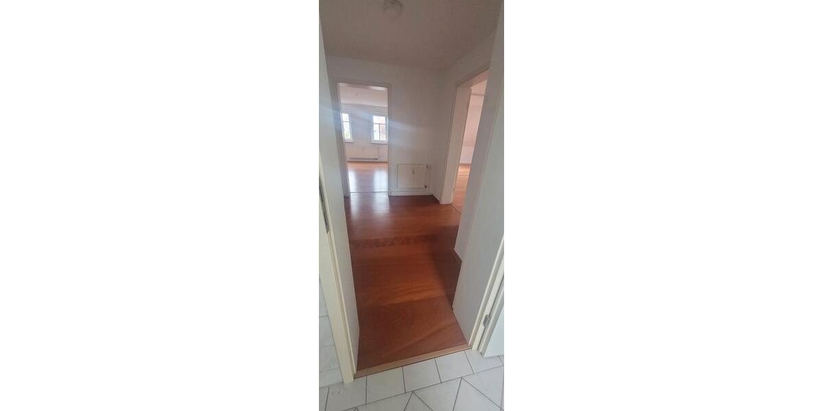 Dachgeschoßwohnung Limbach-Oberfrohna Oberfrohna - 3 Zimmer, 58 m&sup2;, 355&euro; | Angebot:26211122