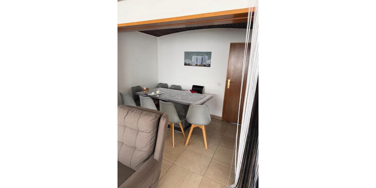 Etagenwohnung Pforzheim Nordstadt - 4 Zimmer, 150 m&sup2;, 1.200&euro; | Angebot:25883008