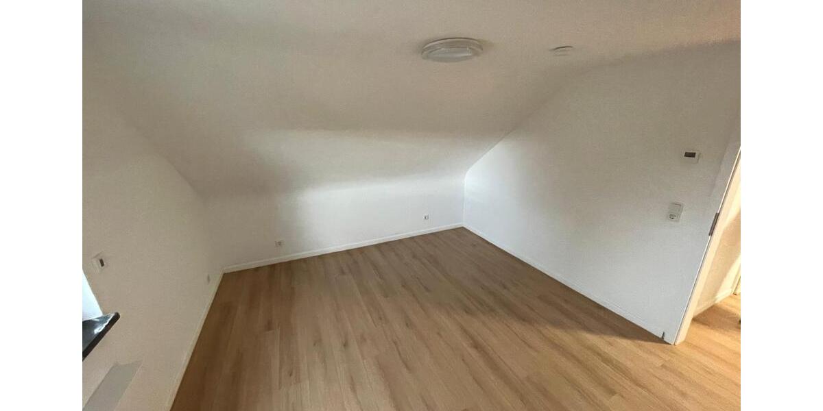 Dachgeschoßwohnung Saarbrücken West - 1 Zimmer, 65 m&sup2;, 550&euro; | Angebot:26225919