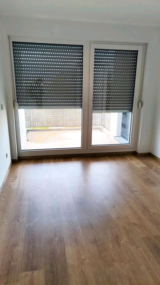 moderne helle Wohnung mit Fußbodenheizung, Balkon und Garage
