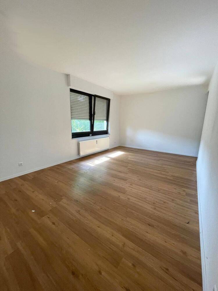 Moderne 2-Zimmer-Wohnung mit Terrasse und Blick ins Grüne, Wannenbad, separate Küche, Abstellraum