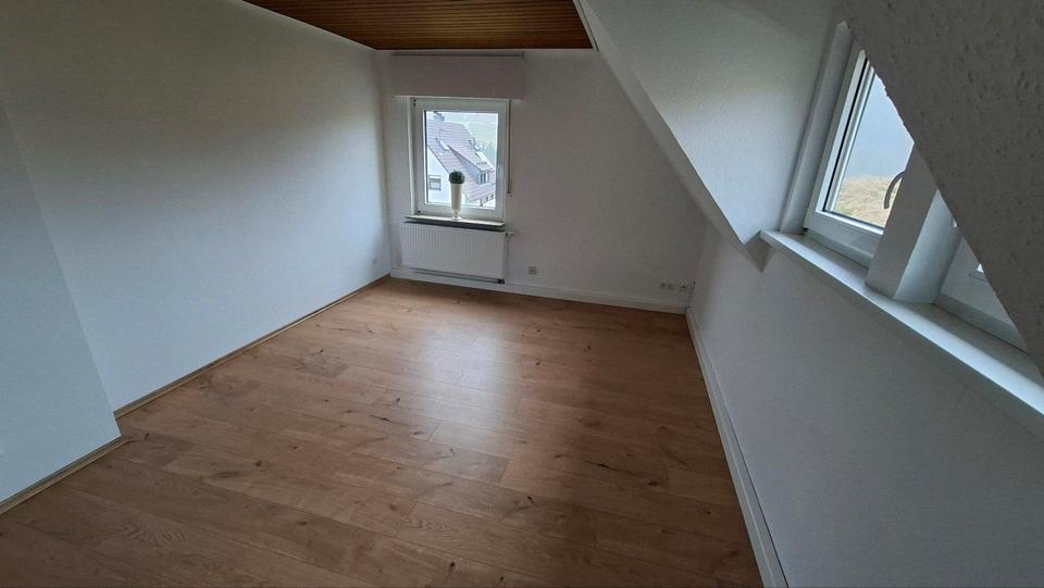 Dachgeschoßwohnung Siegen Dillnhütten - 4 Zimmer, 61 m&sup2;, 750&euro; | Angebot:24731142