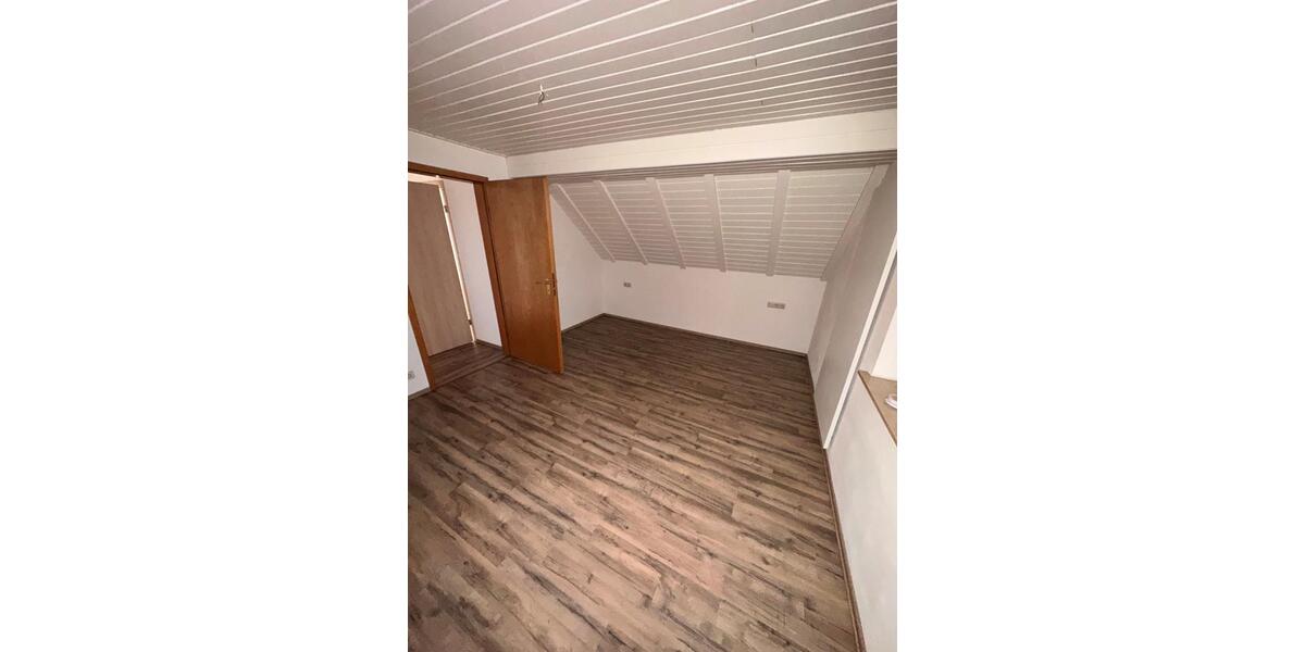 Dachgeschoßwohnung Medebach - 2.5 Zimmer, 75 m&sup2;, 490&euro; | Angebot:22010190