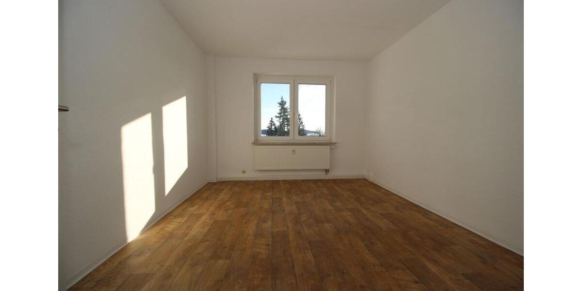 NEU RENOVIERT! **3-Zimmer-Wohnung mit neu saniertem Badezimmer im 1. OG zu vermieten** 3 zimmer