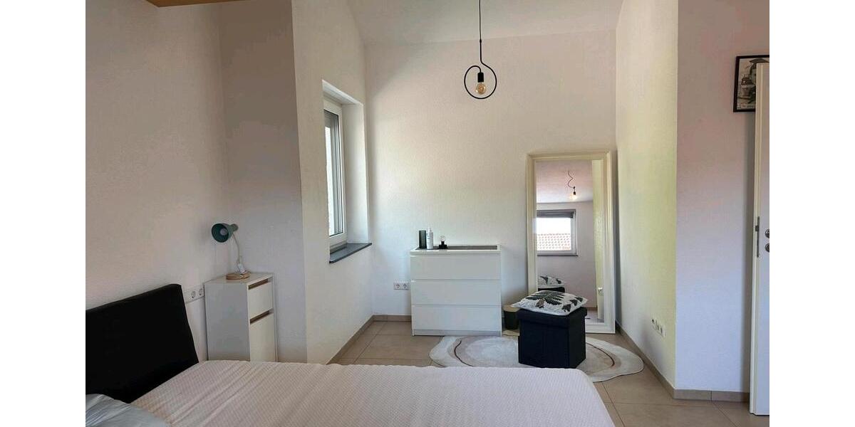 Dachgeschoßwohnung Knittlingen - 2 Zimmer, 90 m&sup2;, 1.050&euro; | Angebot:26221318