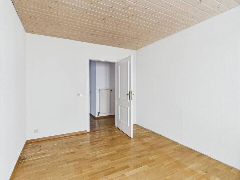 Zentrales Wohnen in Stuttgart-Ost: Charmante 4-Zimmer-Wohnung mit Stellplatz 4 zimmer