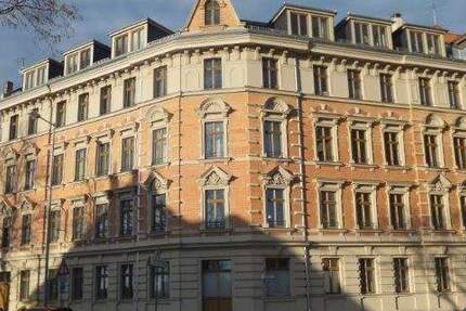 Frisch saniert: Großzügige 3-Z-Wohnung mit EBK und 11 m² großem Balkon