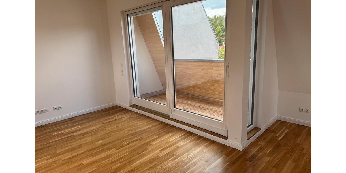 Dachgeschoßwohnung Werdau - 4 Zimmer, 112 m&sup2;, 925&euro; | Angebot:26587579