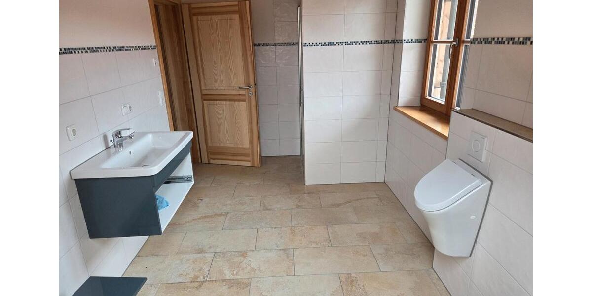 Dachgeschoßwohnung Wildsteig - 3 Zimmer, 99 m&sup2;, 1.250&euro; | Angebot:26047333