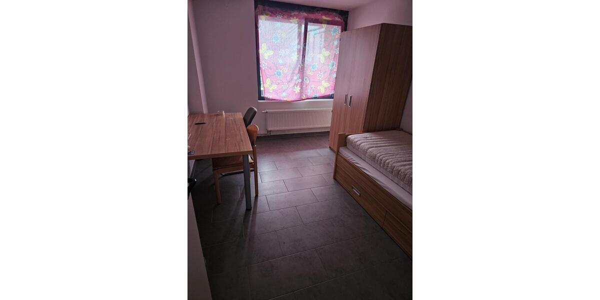 Wohnen auf Zeit Darmstadt Darmstadt-Ost - 20 Zimmer, 130 m&sup2;, 230&euro; | Angebot:25245676