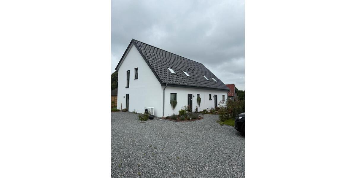 Doppelhaushälfte Neumünster - 3 Zimmer, 110 m&sup2;, 1.350&euro; | Angebot:23836371