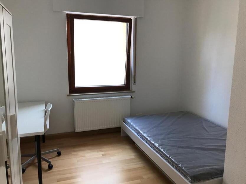 Möbliertes Zimmer mit schöner Wohnküche in Bad Cannstatt