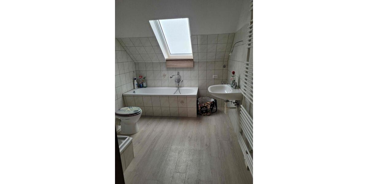 Helle, frisch renovierte 4 Raum-Wohnung 4 zimmer