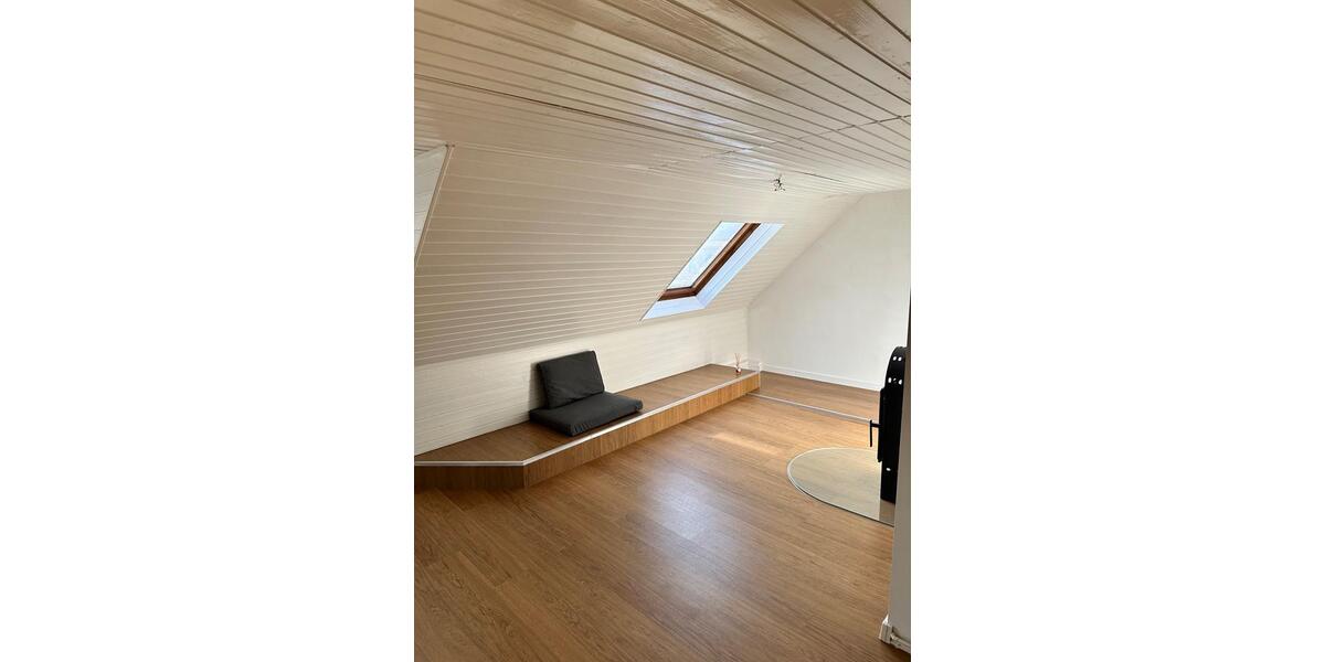 Dachgeschoßwohnung Suhlendorf - 4 Zimmer, 83 m&sup2;, 670&euro; | Angebot:26239057