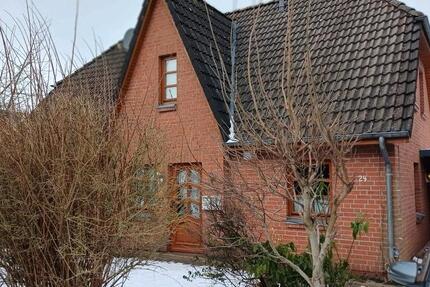 Haus Jübek - 3 Zimmer, 105 m&sup2;, 1.000&euro; | Angebot:25102169