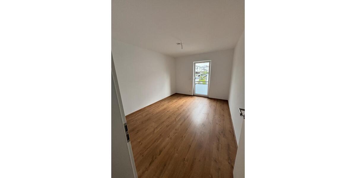 Etagenwohnung Köfering - 4 Zimmer, 140 m&sup2;, 1.700&euro; | Angebot:26534466