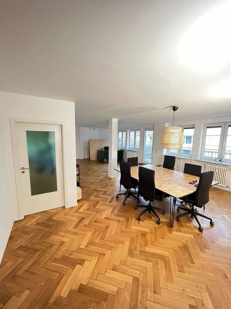 Teilmöblierte Bürofläche zu vermieten - zentrale Lage und Dachterrasse - All-in-Miete