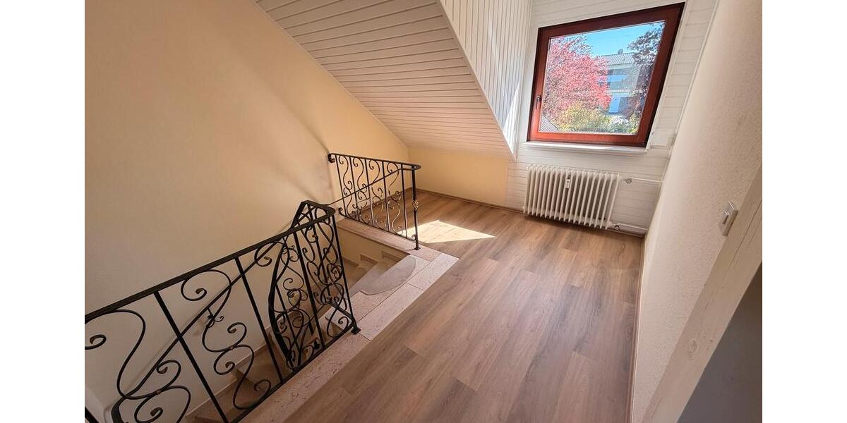 Dachgeschoßwohnung Porta Westfalica - 5 Zimmer, 133 m&sup2;, 1.650&euro; | Angebot:26380578