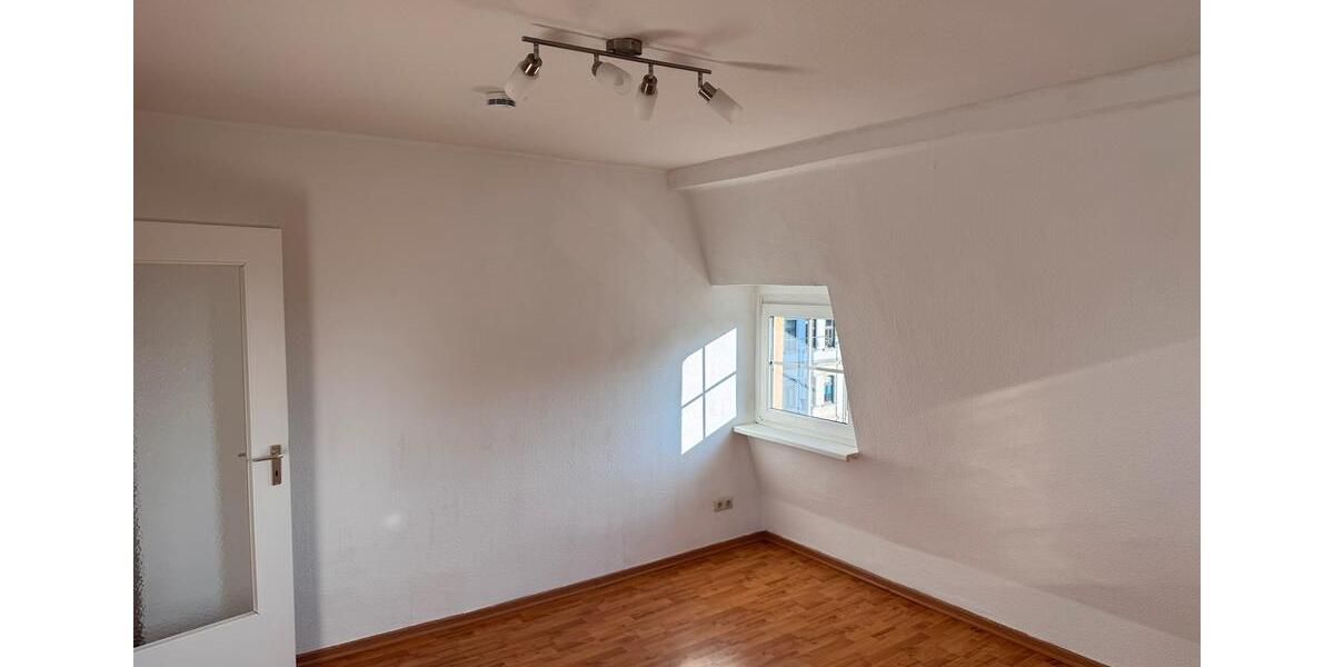 Dachgeschoßwohnung Meerane - 2 Zimmer, 65 m&sup2;, 359&euro; | Angebot:23628966