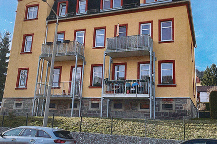 Schöne sonnige 3 Raum mit Balkon und Blick in ruhiger Lage von Freital