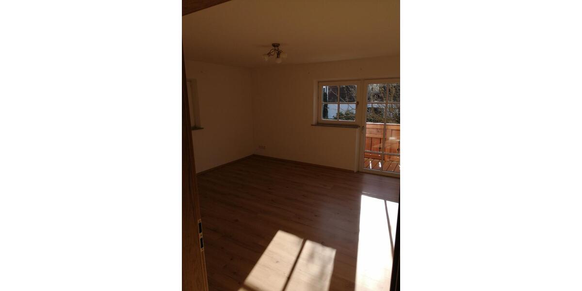 Etagenwohnung Piding - 4 Zimmer, 100 m&sup2;, 1.050&euro; | Angebot:24803934