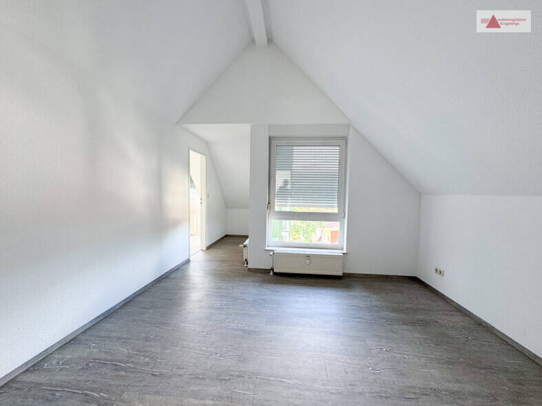 2-Raum mit Balkon, Tiefgarage und Stellplatz!