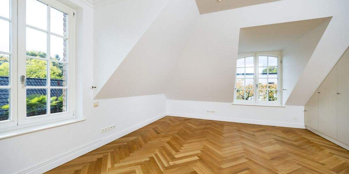 Exklusives Wohnen in Top-Lage von Alt-Meererbusch - Noble Villenhälfte mit hochwertiger Ausstattung 7 zimmer