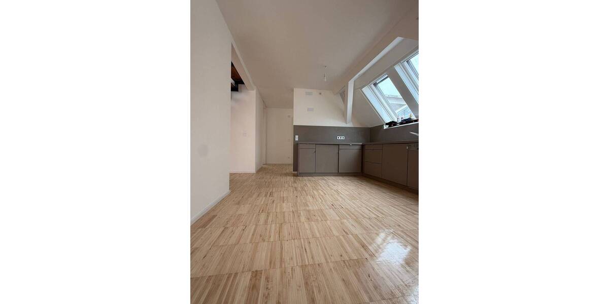 Etagenwohnung Stuttgart Mitte - 6 Zimmer, 176 m&sup2;, 3.800&euro; | Angebot:26476054