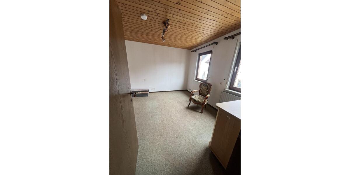 Etagenwohnung Bad Urach - 3 Zimmer, 100 m&sup2;, 1.100&euro; | Angebot:24782140