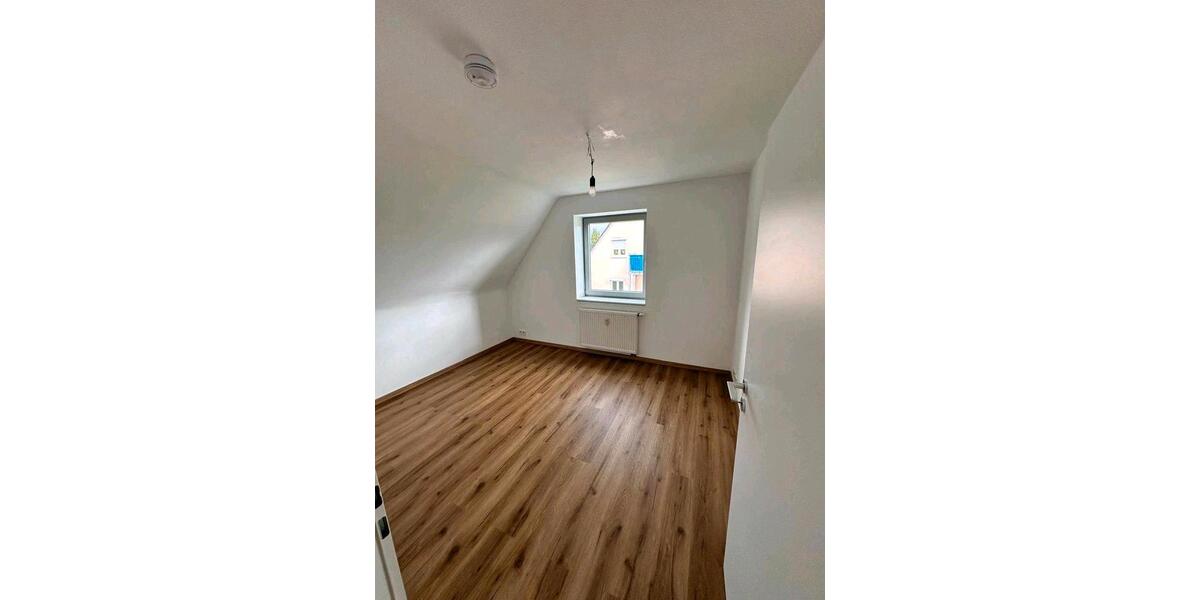 Dachgeschoßwohnung Trossingen - 2 Zimmer, 45 m&sup2;, 550&euro; | Angebot:26112358