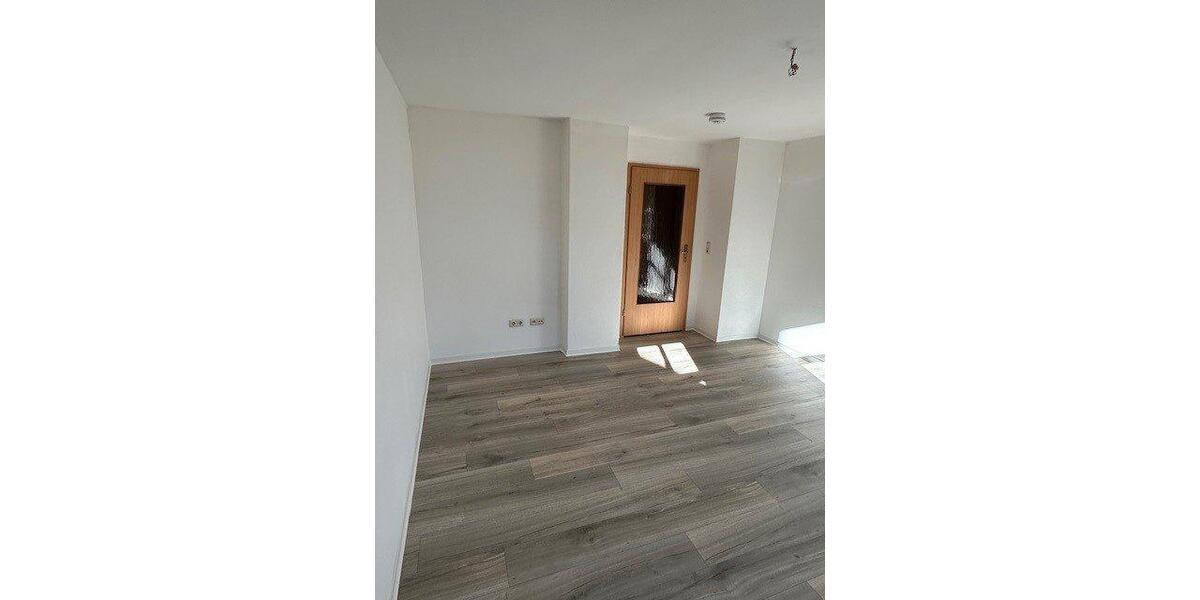 Dachgeschoßwohnung Oelsnitz (Erzgebirge) - 2 Zimmer, 42 m&sup2;, 239&euro; | Angebot:26429312