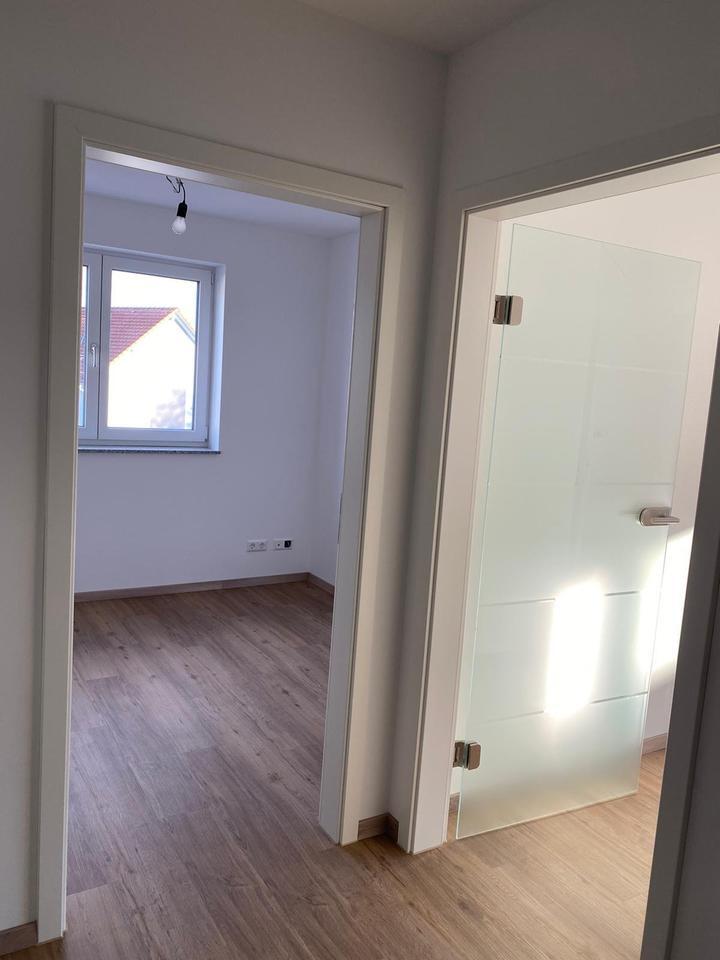 3-Zi. DG-Wohnung mit Küche, Balkon & 2xTG in Brochenzell