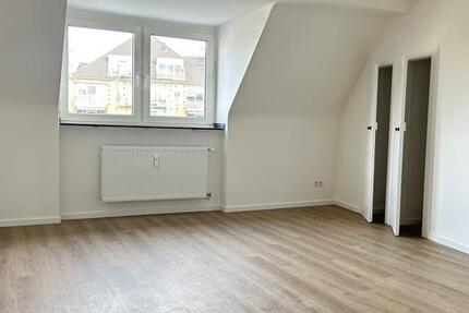 Erstbezug nach Sanierung. Sehr schöne 2-Zimmer-Whg. im 4. OG in D-Pempelfort. 2 zimmer