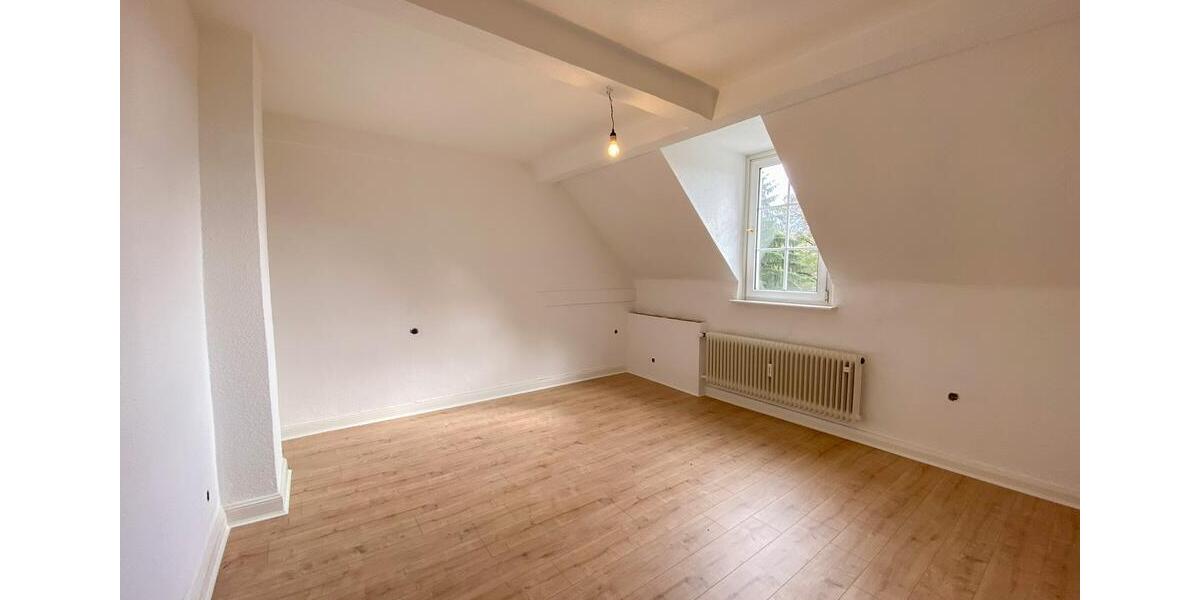 Dachgeschoßwohnung Morsbach - 4 Zimmer, 155 m&sup2;, 1.000&euro; | Angebot:23181341