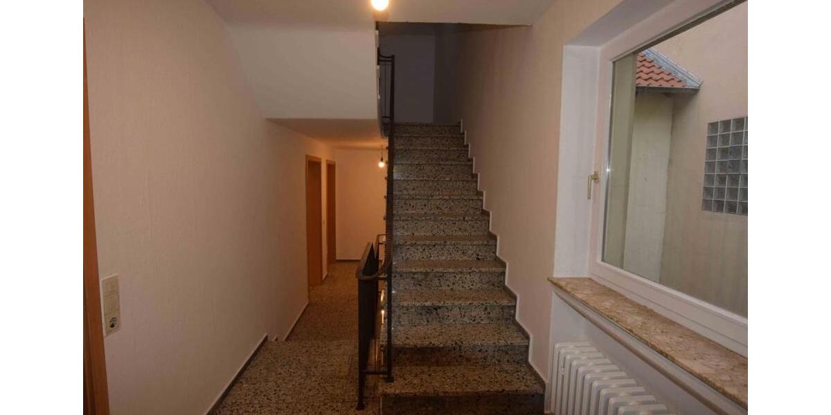 +++ Ich wurde renoviert! Charmante 4-Raumwohnung über 2 Etagen mit Tageslichtbad +++ 4 zimmer