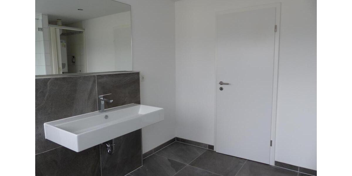 Helle, modernisierte 3-Zimmer Wohnung im DG mit Garage 3 zimmer