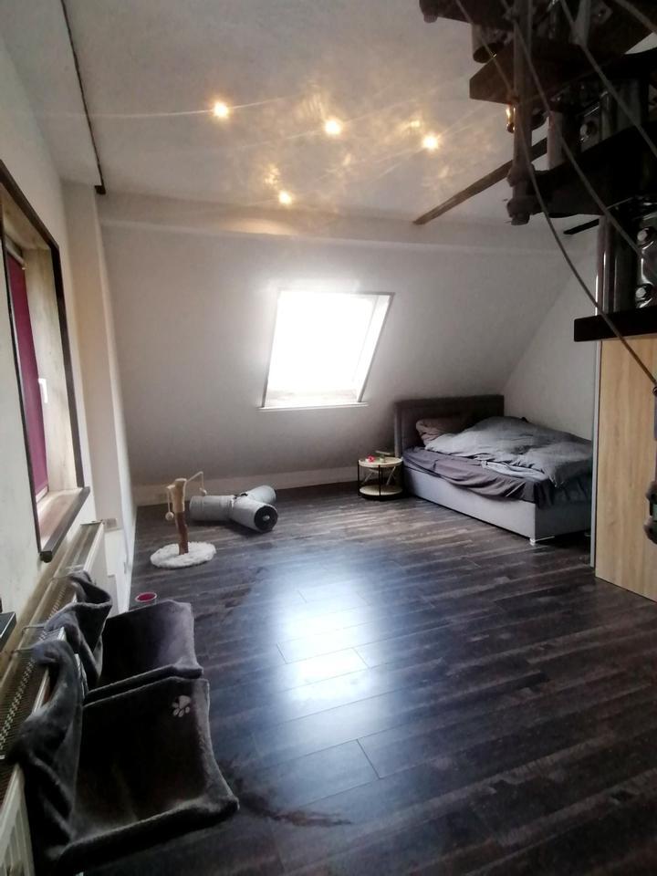 Helle Maisonette-Wohnung – 90 m² mit Dusche Und Eckbadewanne