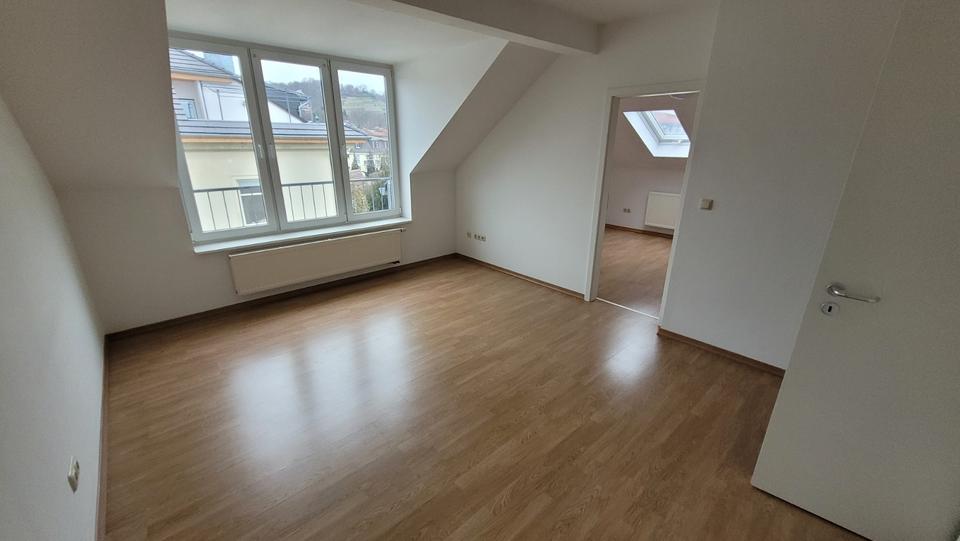 Dachgeschoßwohnung Radebeul - 3 Zimmer, 62 m&sup2;, 440&euro; | Angebot:25646723