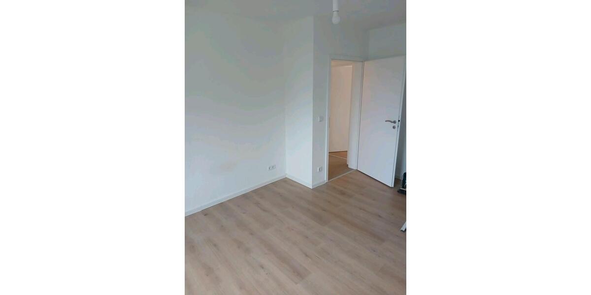 Erdgeschoßwohnung Halbe - 3 Zimmer, 74 m&sup2;, 750&euro; | Angebot:24979372