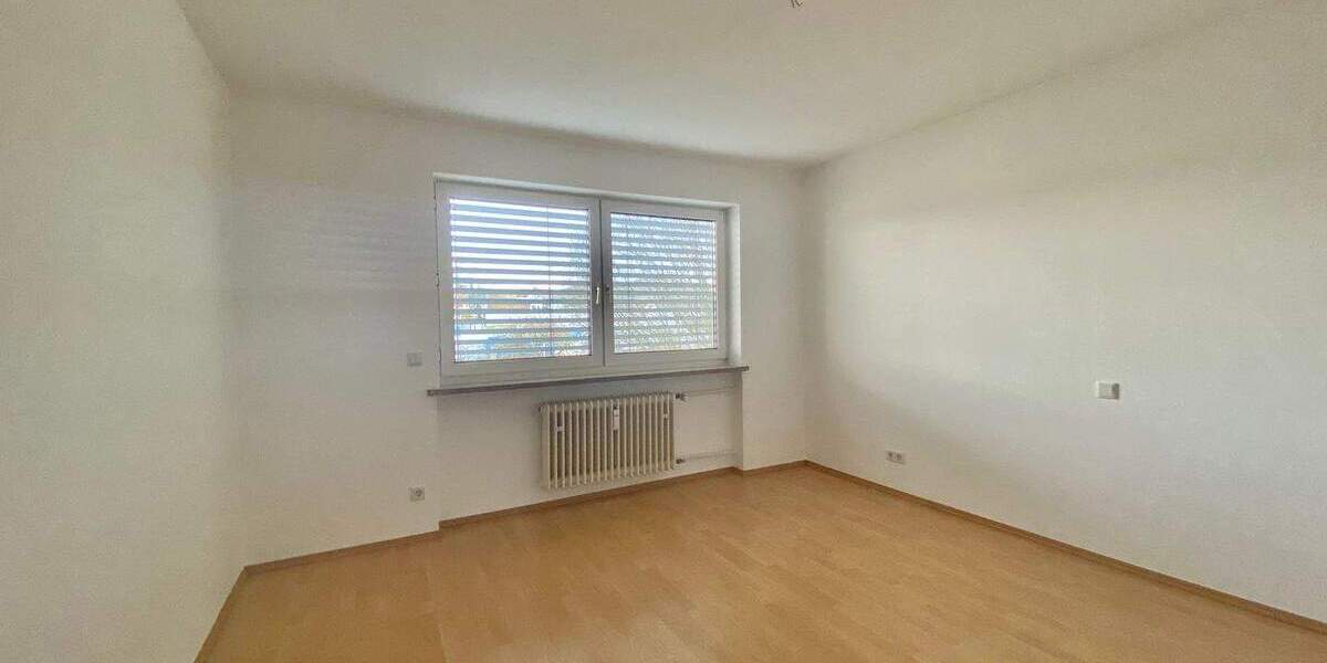 Etagenwohnung Coburg - 3 Zimmer, 92 m&sup2;, 690&euro; | Angebot:25697909