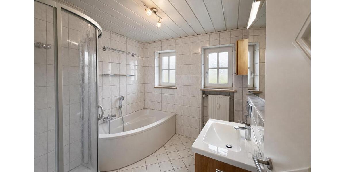 Etagenwohnung Pfarrkirchen - 4 Zimmer, 97 m&sup2;, 1.040&euro; | Angebot:26014395