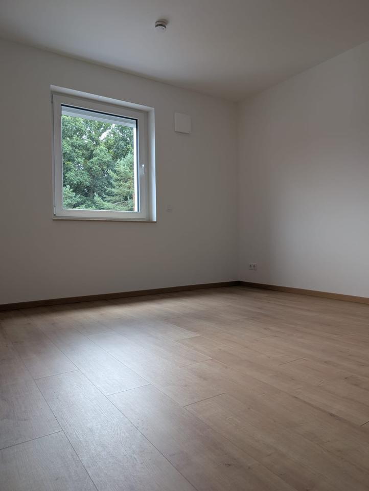 Erstbezug: Stilvolle NeubauWohnung mit großer Terrasse, Einbauküche und Stellplatz