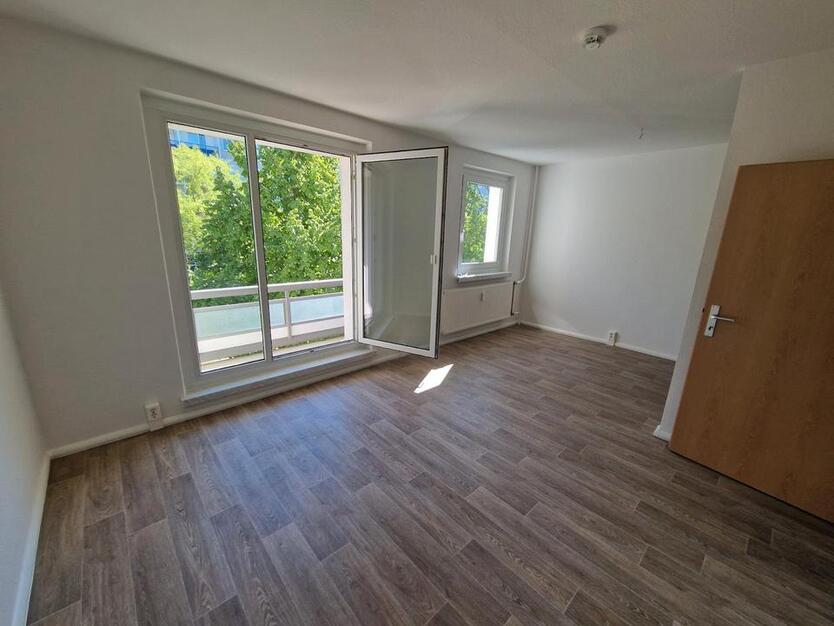 **FAMILIEN WILLKOMMEN**4-Zimmer-Wohnung Balkon 1.Etage Bad mit Wanne ab sofort